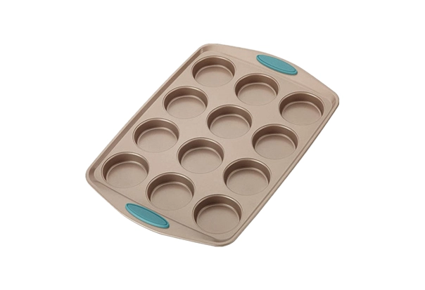 cake mold with hole